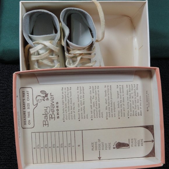 VTG Baby Beaver Soft soles leather shoes w/Bells and box, sz 2~Decor item. - Picture 3 of 9